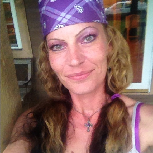 Meet your Posher, Becky - Picture 3 of 3